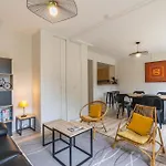 Apartment Face A La
